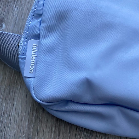 Lululemon Everywhere Belt bag pastel blue purple Fanny pack - Picture 9 of 12